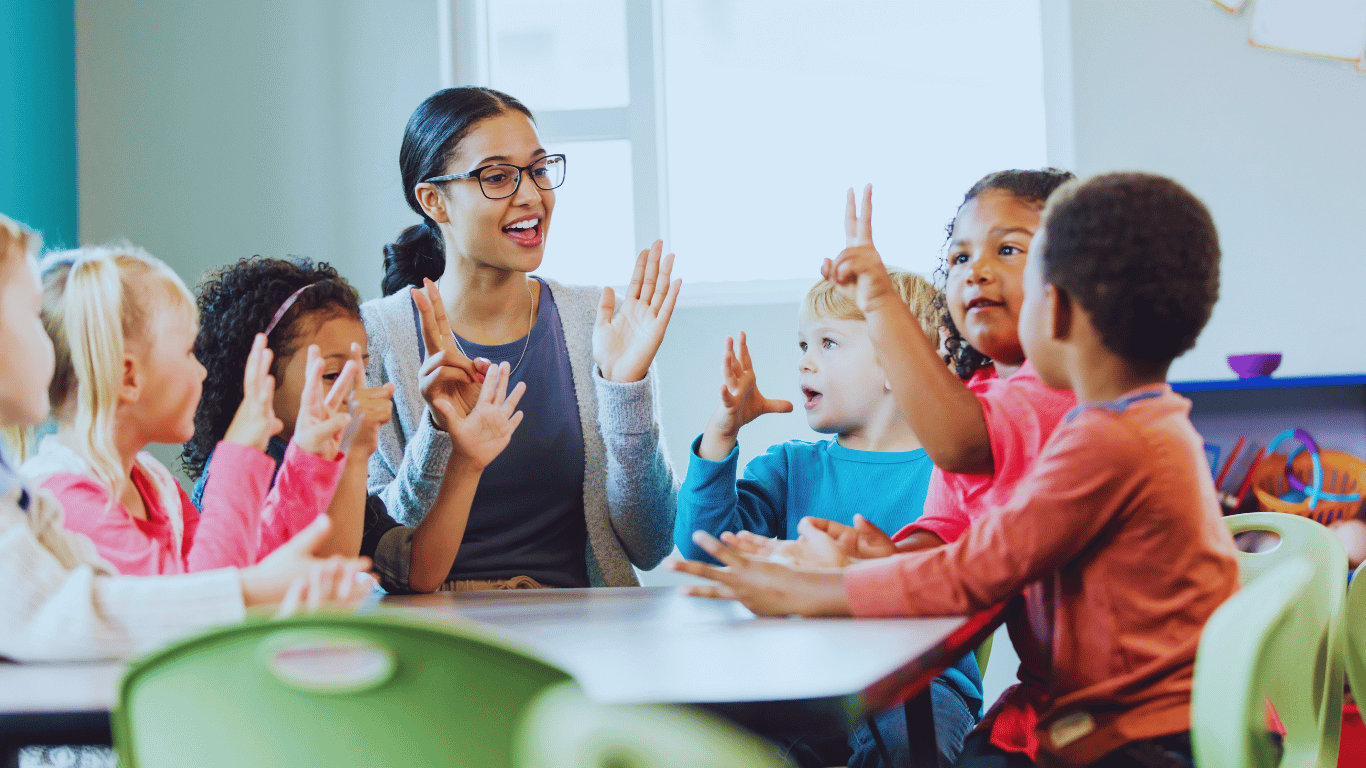 Comment enseigner l’écriture en maternelle : conseils, ateliers et jeux
